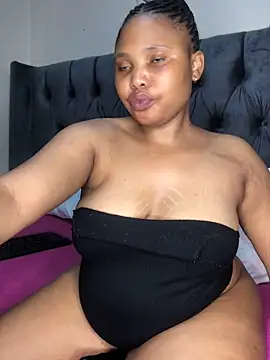 Snapshot of Anaelle24 chatting on February 16, 2026, 8:32 am Anaelle24 online show from February 16, 2026, 8:32 am