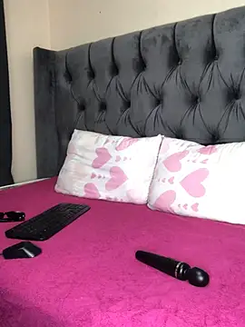 Snapshot of Anaelle24 chatting on February 17, 2026, 7:42 pm Anaelle24 online show from February 17, 2026, 7:42 pm