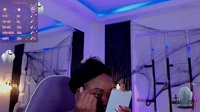 mia schwarz online show from November 3, 2025, 4:58 am