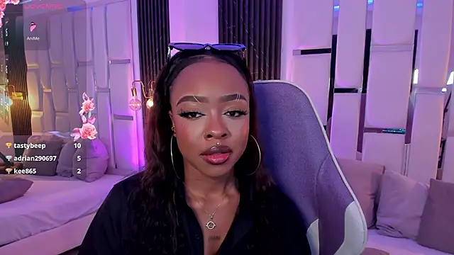 mia schwarz online show from November 8, 2025, 3:23 pm