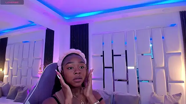 mia schwarz online show from November 12, 2025, 10:09 pm