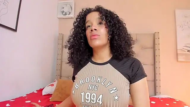 vanesasexyhot21 online show from April 7, 2026, 2:23 am