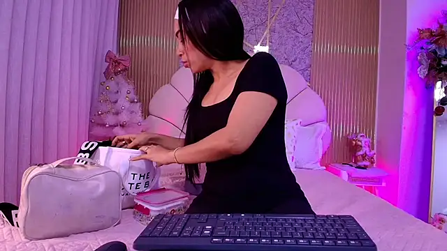 aisha sh online show from November 25, 2025, 11:54 am