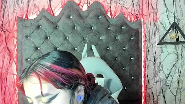 larissa01  online show from February 10, 2025, 3:24 am