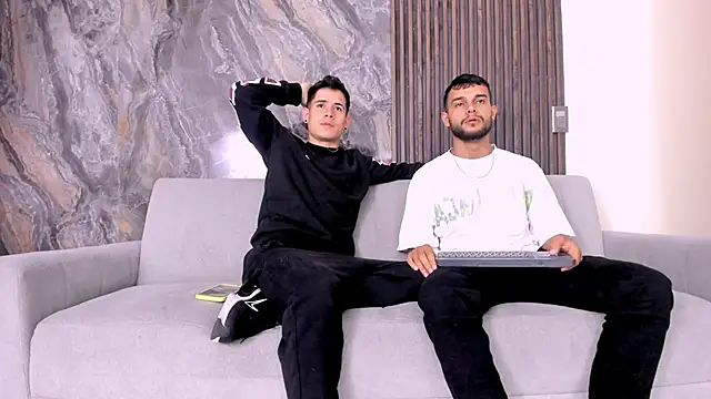 hot day online show from February 25, 2025, 1:52 am