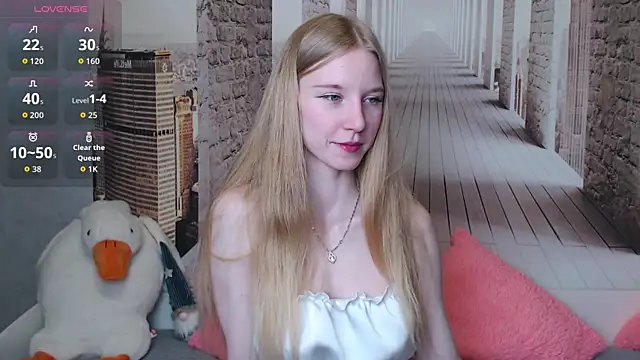 Cutieblondegirl online show from April 2, 2026, 6:16 pm