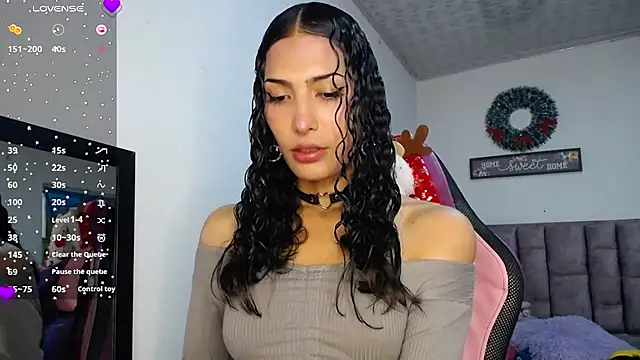 Lanna hott  online show from December 17, 2025, 7:20 pm