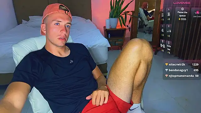 Snapshot of tommy_cumfinger chatting on February 20, 2026, 11:32 am tommy cumfinger online show from February 20, 2026, 11:32 am