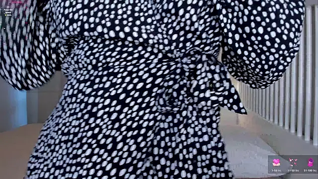 Eva  Lewis online show from February 15, 2026, 7:51 am