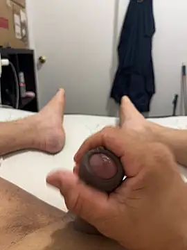 LeggyBus15 online show from April 13, 2026, 4:34 pm