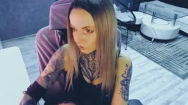 InesGold online show from April 12, 2026, 3:39 pm