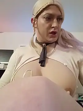 Snapshot of sissytrapdolly24 chatting on May 24, 2026, 10:42 am sissytrapdolly24 online show from May 24, 2026, 10:42 am