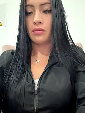 Snapshot of Sara_luna_ chatting on October 29, 2025, 12:35 am Sara luna online show from October 29, 2025, 12:35 am