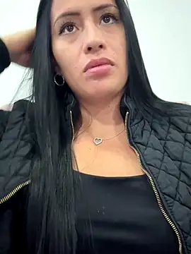 Snapshot of Sara_luna_ chatting on October 30, 2025, 11:38 pm Sara luna online show from October 30, 2025, 11:38 pm