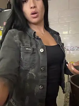 Sara luna  online show from April 6, 2026, 3:02 pm