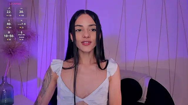 HannahJamesX online show from February 3, 2026, 6:40 am