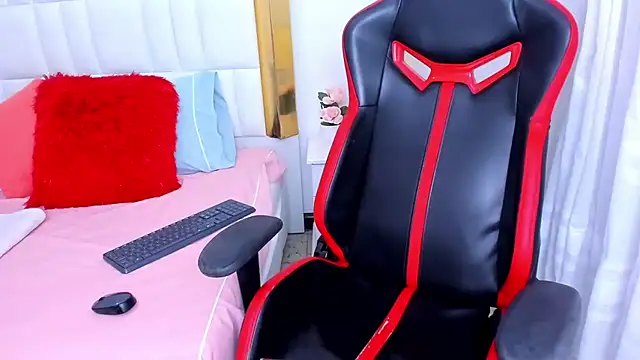 MadelineJackson online show from March 5, 2025, 11:49 pm