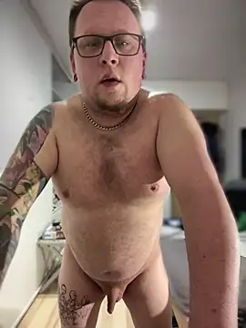 Snapshot of PierreNaked89 chatting on March 14, 2025, 9:21 pm PierreNaked89 online show from March 14, 2025, 9:21 pm