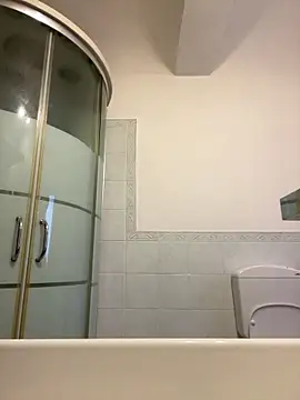 tubfunaske online show from December 21, 2025, 9:16 am