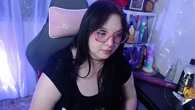 Snapshot of LiloMoon69 chatting on February 3, 2025, 6:45 am LiloMoon69 online show from February 3, 2025, 6:45 am