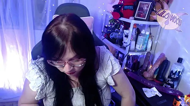 Snapshot of LiloMoon69 chatting on February 8, 2025, 3:30 am LiloMoon69 online show from February 8, 2025, 3:30 am