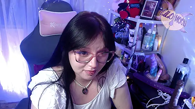 Snapshot of LiloMoon69 chatting on February 8, 2025, 6:43 am LiloMoon69 online show from February 8, 2025, 6:43 am