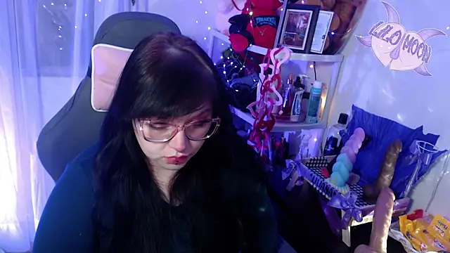 Snapshot of LiloMoon69 chatting on February 18, 2025, 3:21 am LiloMoon69 online show from February 18, 2025, 3:21 am