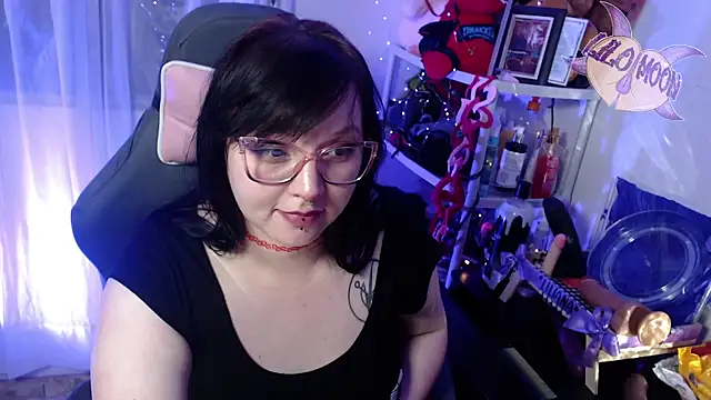 Snapshot of LiloMoon69 chatting on February 21, 2025, 7:12 am LiloMoon69 online show from February 21, 2025, 7:12 am