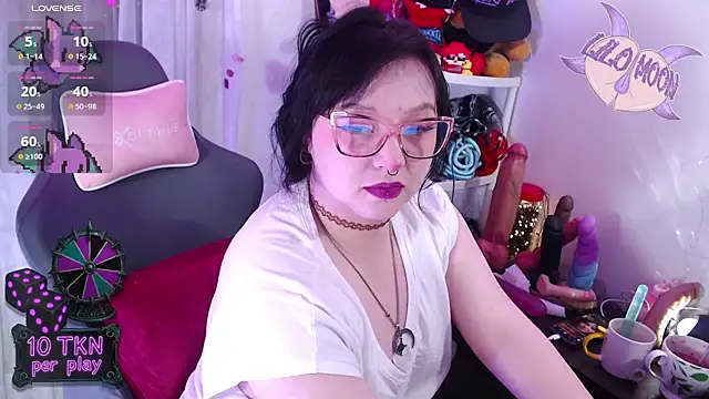 LiloMoon69 online show from November 17, 2025, 2:56 pm