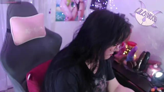 LiloMoon69 online show from June 4, 2026, 7:03 am