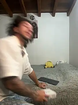 Valentino Xander online show from November 28, 2025, 1:08 am