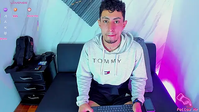 Piggy Eddy online show from November 28, 2025, 7:38 pm