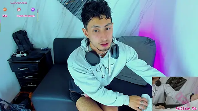 Piggy Eddy online show from November 29, 2025, 8:45 pm