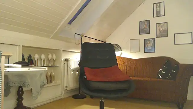 GinaBlonde online show from January 13, 2025, 6:49 am