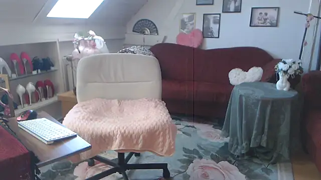 GinaBlonde online show from June 25, 2026, 8:30 am