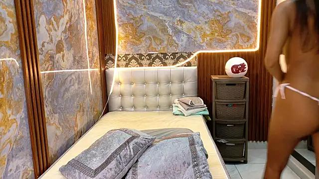  Jessi29  online show from November 9, 2025, 9:13 pm