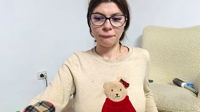 Jullyenn3 online show from January 18, 2025, 7:58 pm