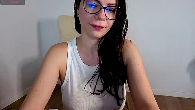 Jullyenn3 online show from November 22, 2025, 9:30 am