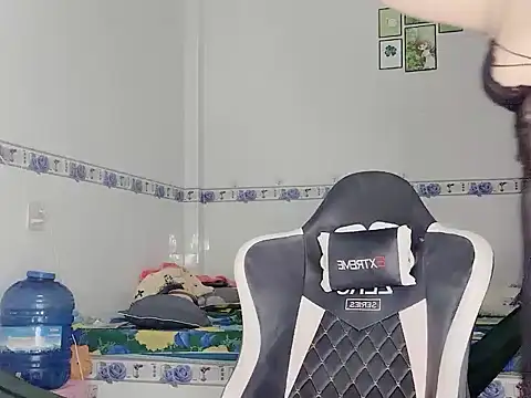 family196 online show from September 27, 2025, 4:17 am