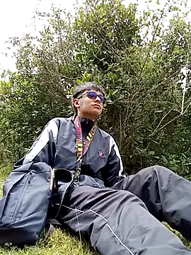 Snapshot of Cuervo_maniaco chatting on October 8, 2025, 4:37 pm Cuervo maniaco online show from October 8, 2025, 4:37 pm