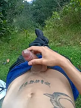 Snapshot of Cuervo_maniaco chatting on October 30, 2025, 5:35 pm Cuervo maniaco online show from October 30, 2025, 5:35 pm