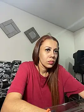 Snapshot of AnnbellaRosse chatting on January 1, 2025, 1:04 am AnnbellaRosse online show from January 1, 2025, 1:04 am