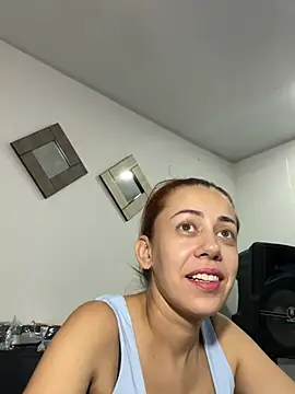 Snapshot of AnnbellaRosse chatting on January 5, 2025, 6:56 pm AnnbellaRosse online show from January 5, 2025, 6:56 pm