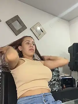 Snapshot of AnnbellaRosse chatting on January 14, 2025, 9:20 pm AnnbellaRosse online show from January 14, 2025, 9:20 pm