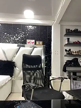 Snapshot of AnnbellaRosse chatting on February 3, 2025, 3:27 pm AnnbellaRosse online show from February 3, 2025, 3:27 pm