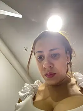 Snapshot of AnnbellaRosse chatting on February 15, 2025, 10:52 pm AnnbellaRosse online show from February 15, 2025, 10:52 pm