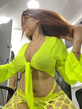 Snapshot of AnnbellaRosse chatting on March 5, 2025, 12:11 pm AnnbellaRosse online show from March 5, 2025, 12:11 pm