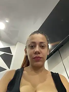 Snapshot of AnnbellaRosse chatting on March 18, 2025, 5:31 pm AnnbellaRosse online show from March 18, 2025, 5:31 pm