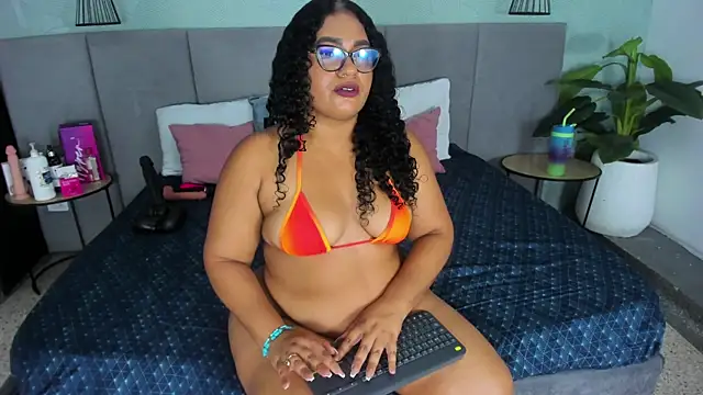 Annie-Wolf online show from November 8, 2025, 8:51 pm