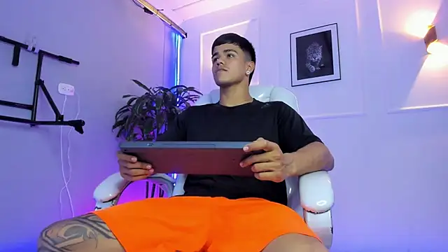 Rob saenz  online show from November 12, 2025, 4:18 pm